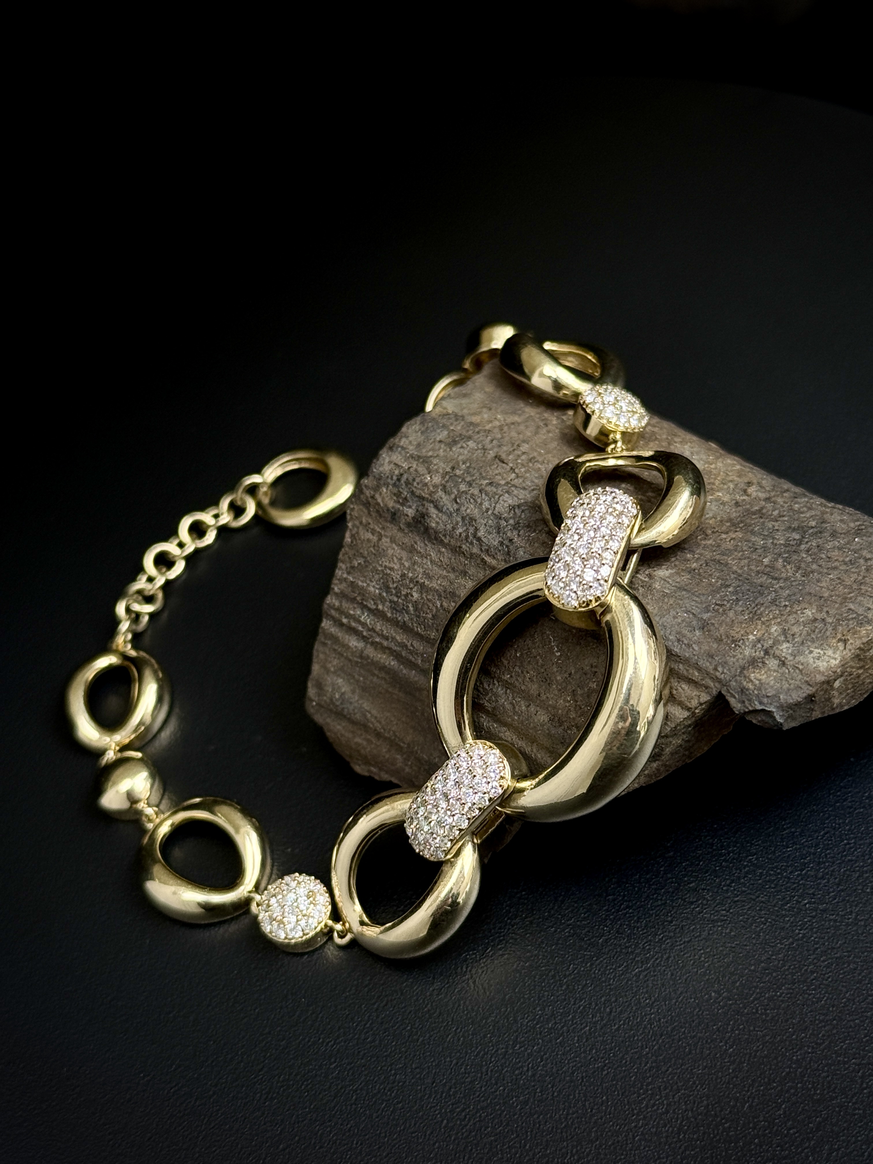 Lady's Fashion Bracelet